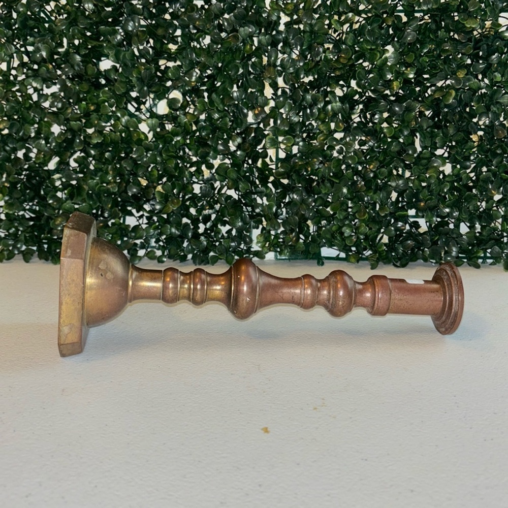 19th C. Victorian English solid brass candlestick - Picture 3 of 4